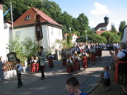 Abmarsch vom Dorfplatz